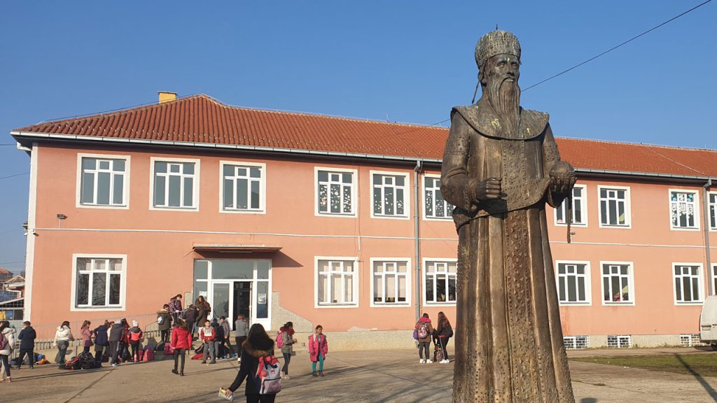 Школа Краљ Милутин грачаница