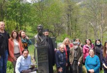 Постављање бисте Лазару Вучковићу