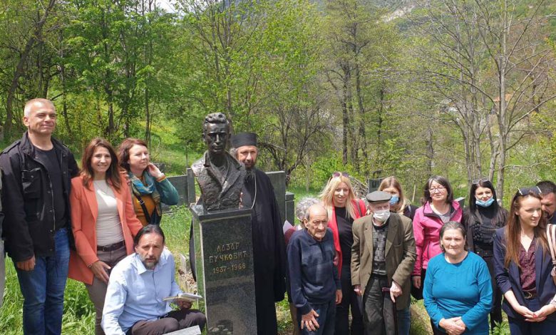 Постављање бисте Лазару Вучковићу