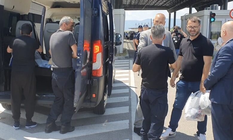 Пуштање полицајаца на Мердау