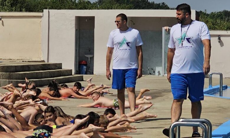 Школа пливања у Грачаници