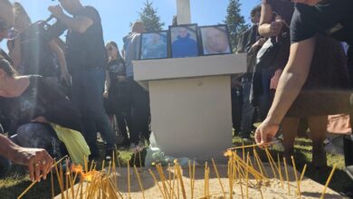 Паљење свећа у Грачаници