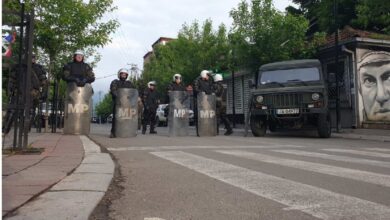 Полиција и КФОР у Звечану