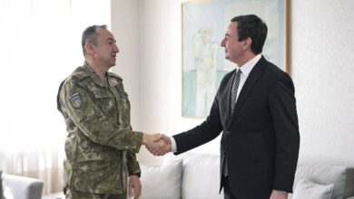 Курти и командант КФОР-а