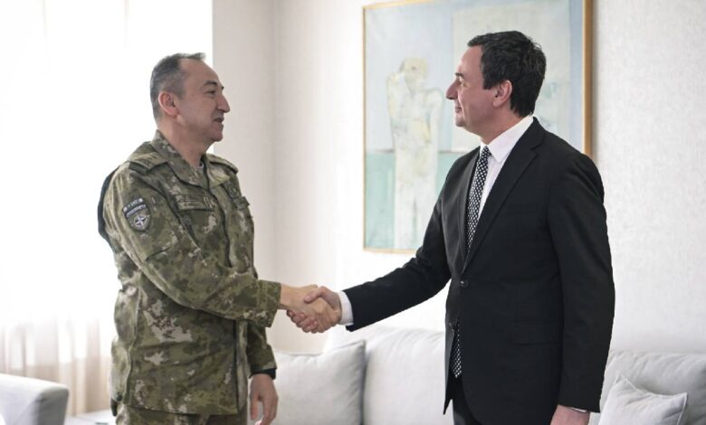 Курти и командант КФОР-а