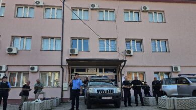 Упад у српске институције