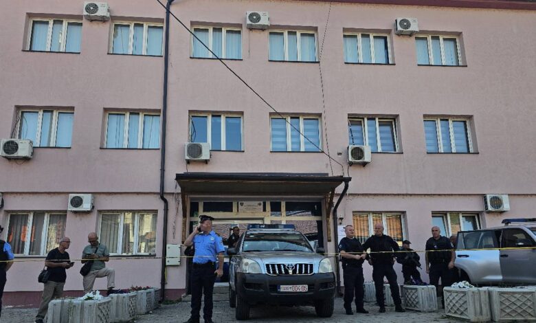 Упад у српске институције